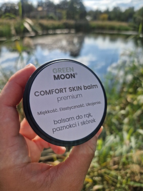 balsam do suchych dłoni GREEN MOON®, który zmiękcza i wygładza skórę oraz wspiera utrzymanie jej nawilżenia.