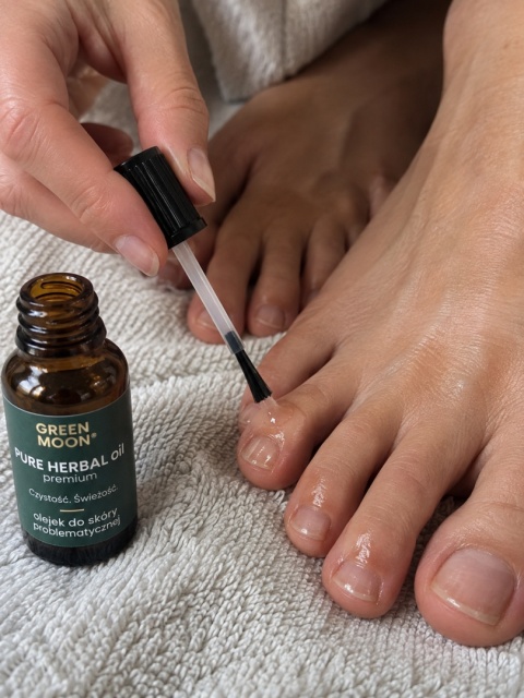 GREEN MOON® PURE HERBAL óil premium – olejek do pielęgnacji skóry z problemami i niedoskonałościami