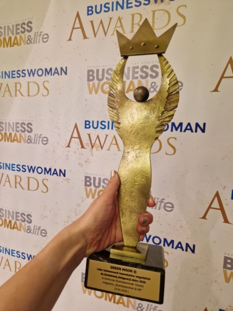 Statuetka Polish Businesswoman Awards 2026 dla GREEN MOON® – kosmetyki wegańskie premium